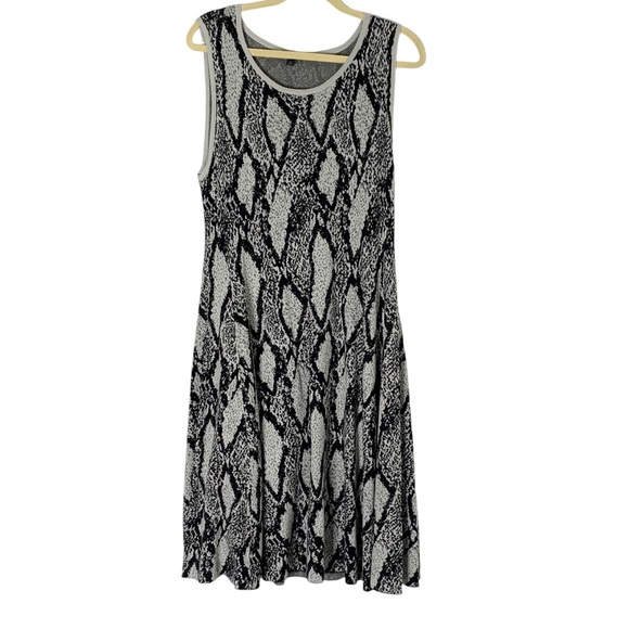 NWOT Torrid Size 1 14/16 Gray Snake Print Sleeveless Sweater Dress - Picture 1 of 5